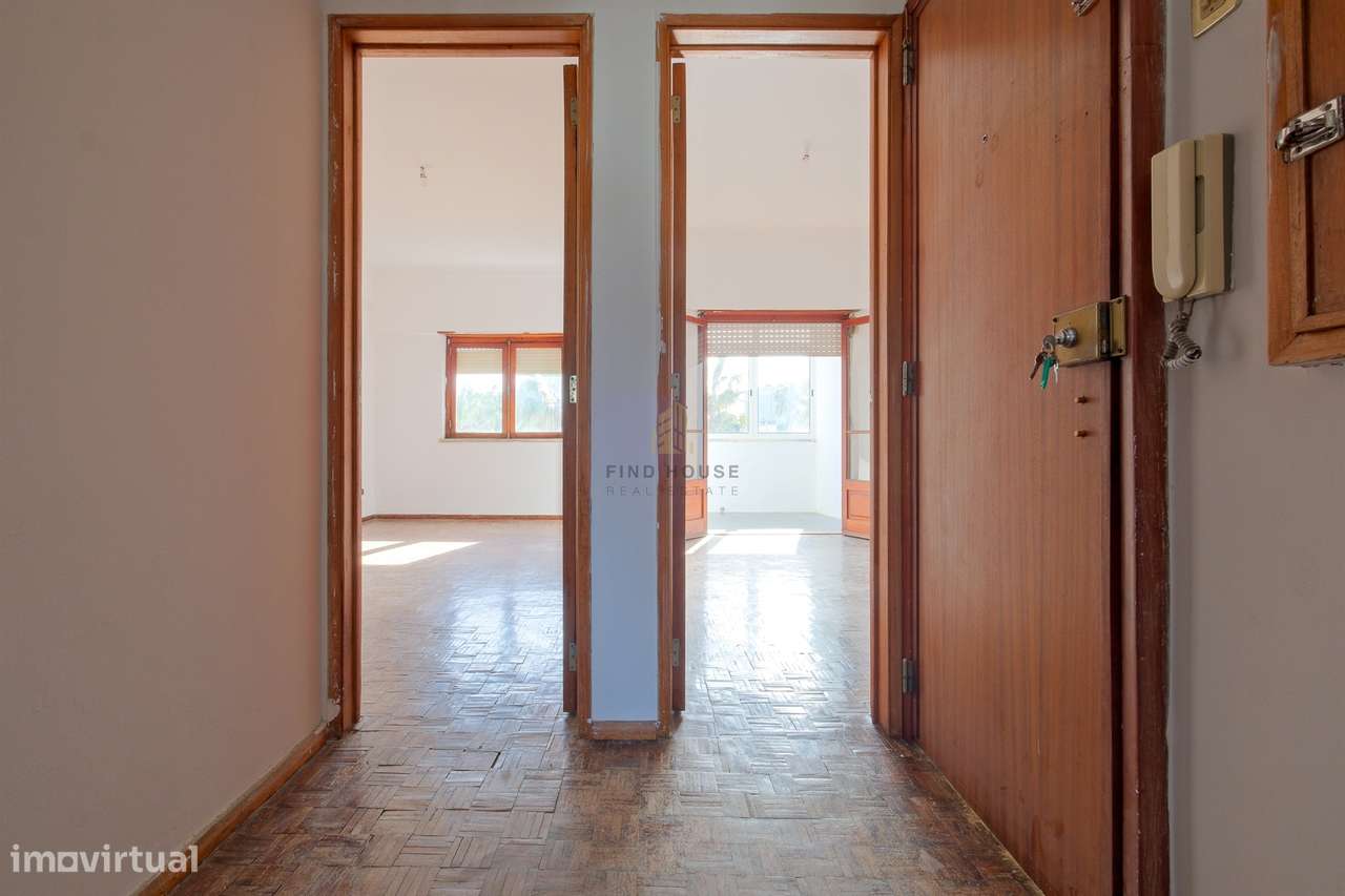 Apartamento T2 na zona da Figueirinha em Oeiras-1