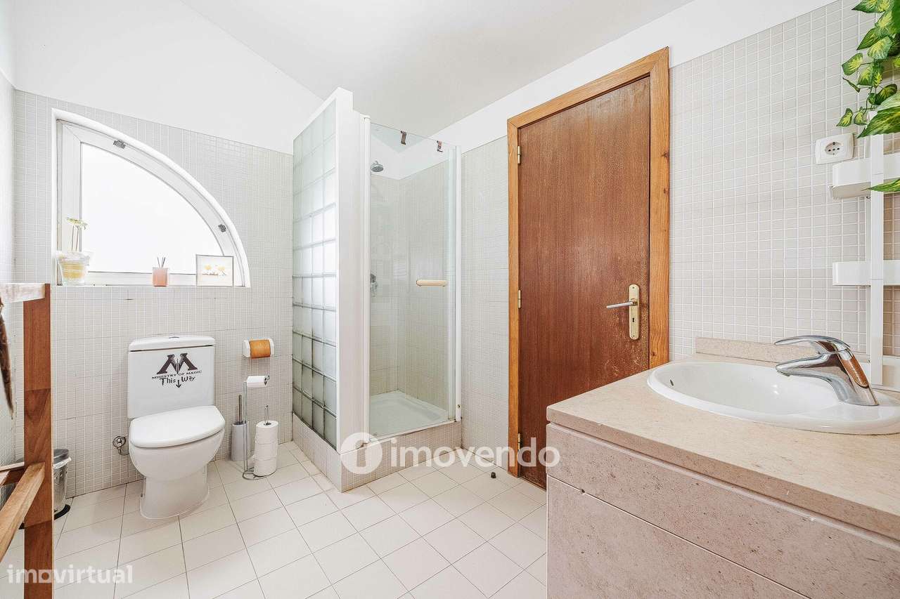 Moradia T5+2 com garagem, em condomínio com piscina, em Murches-39