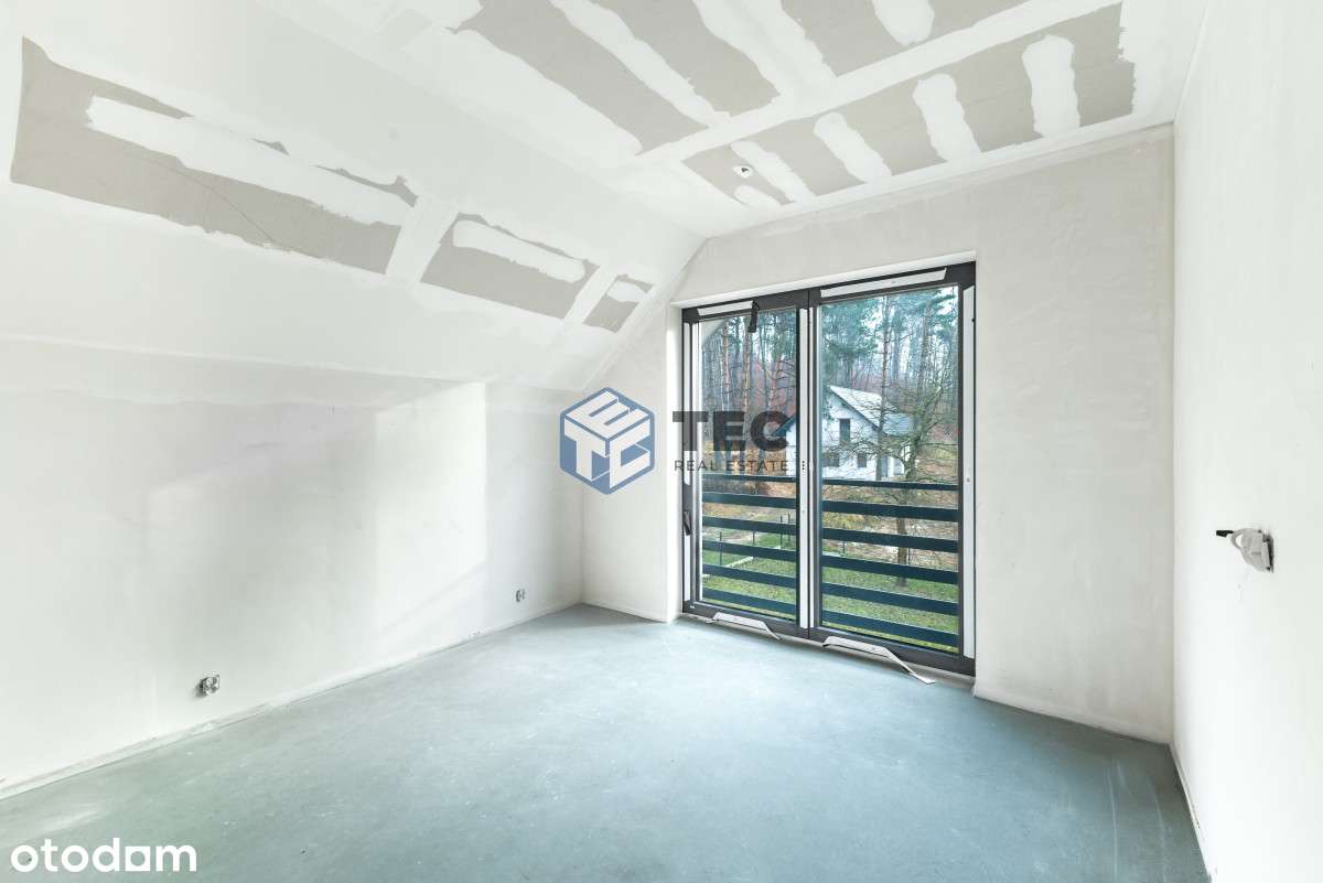 Dom wolnostojący z własnym lasem i działką 10 arów-14