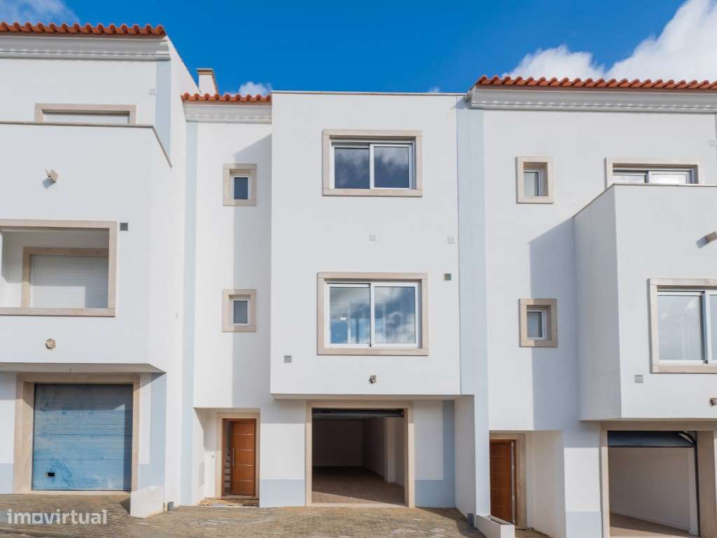 MORADIAS T2+1 e T3+1 GARAGEM E JARDIM, BELAS-5