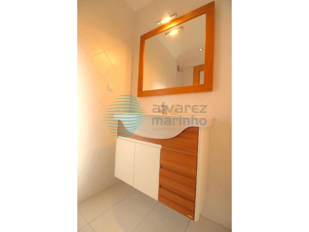 Apartamento T4, com 3 lugares de estacionamento, Parque das Nações-9