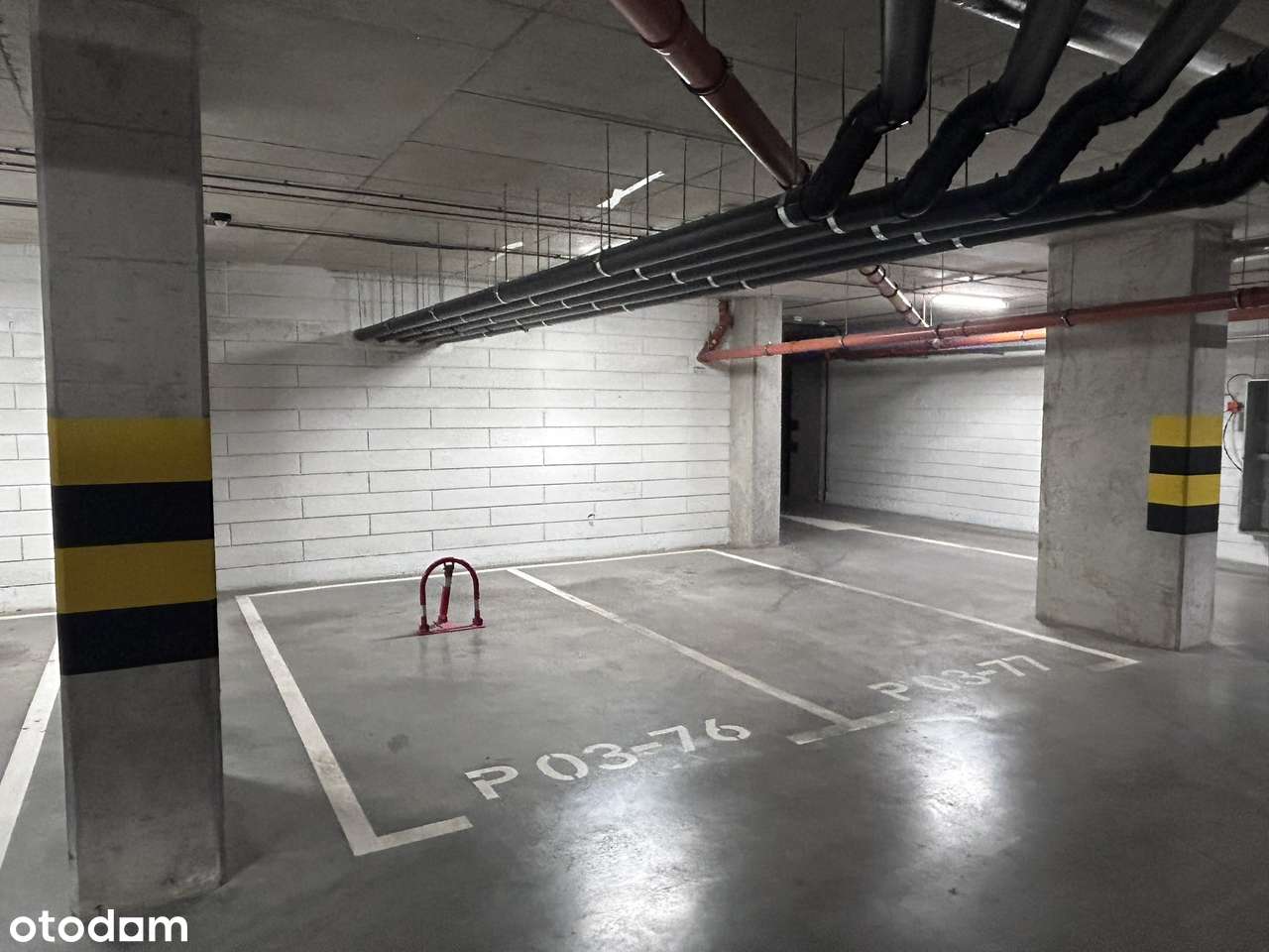 2,8 m x5 m, monitorowane miejsce - koniec garażu-0