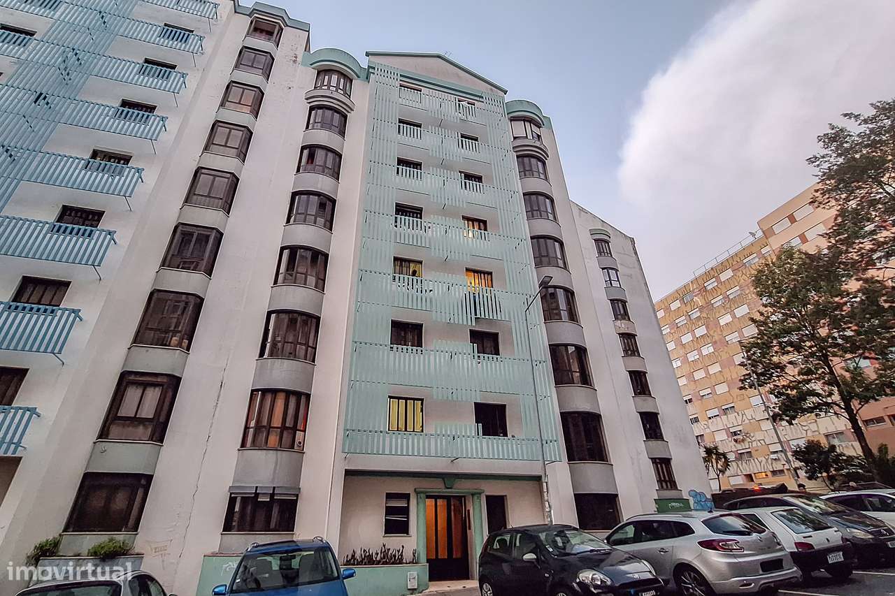 Excelente apartamento T2, situado na Tapada das Mercês-17