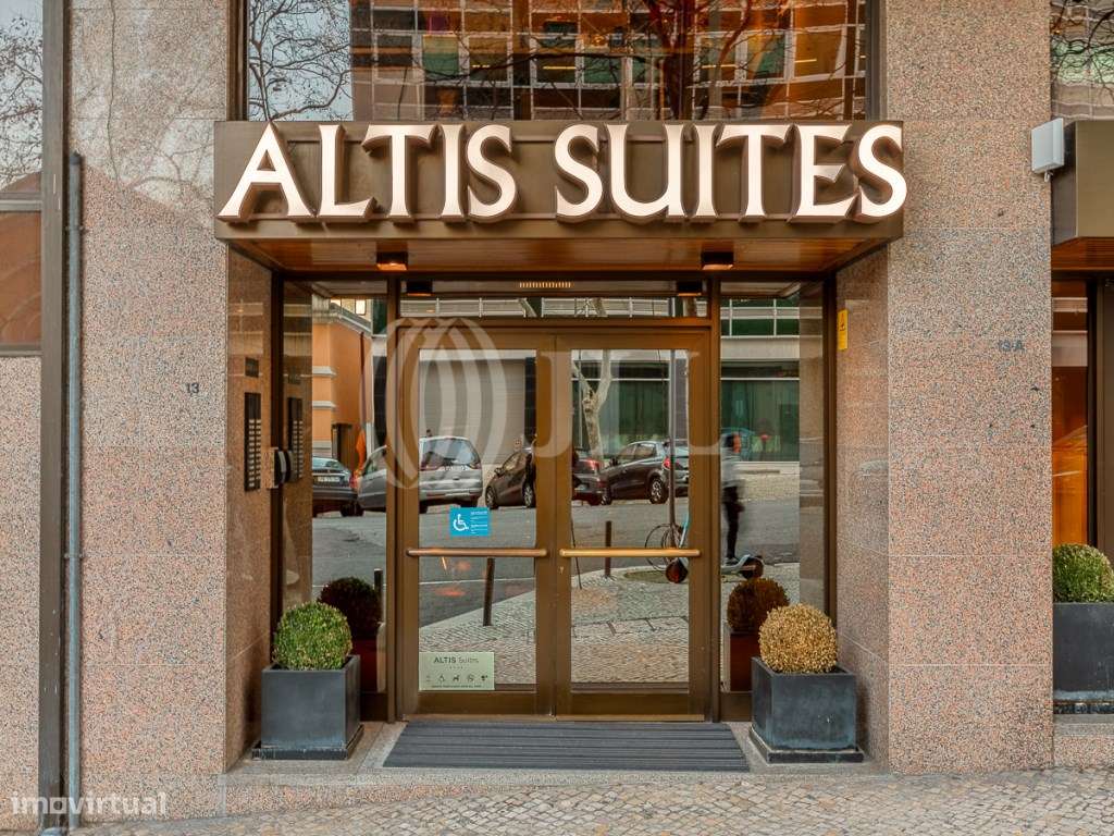 Estacionamento junto à Avenida da Liberdade, em Lisboa - Grande imagem: 2/4