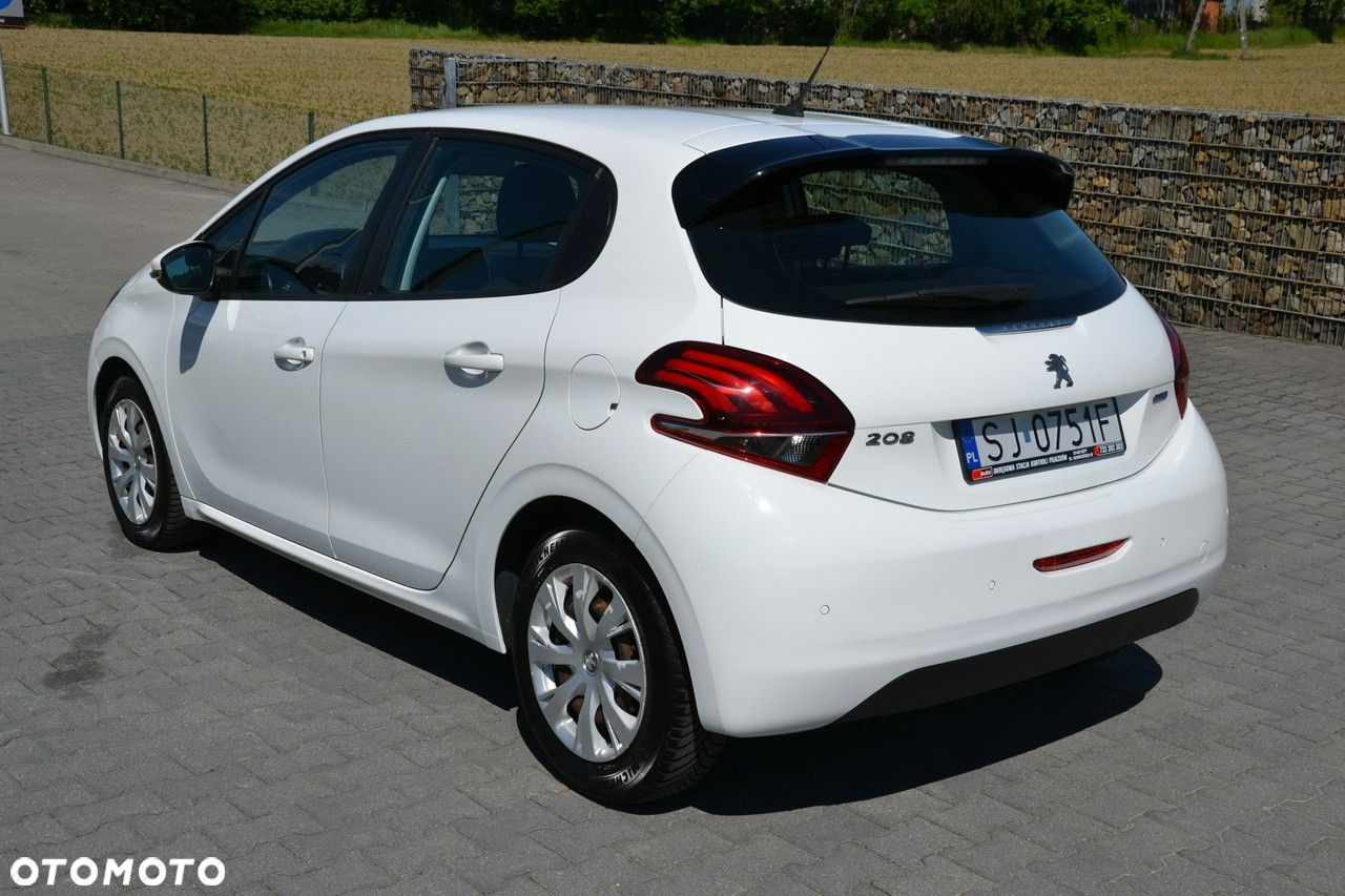 Peugeot 208 - 8