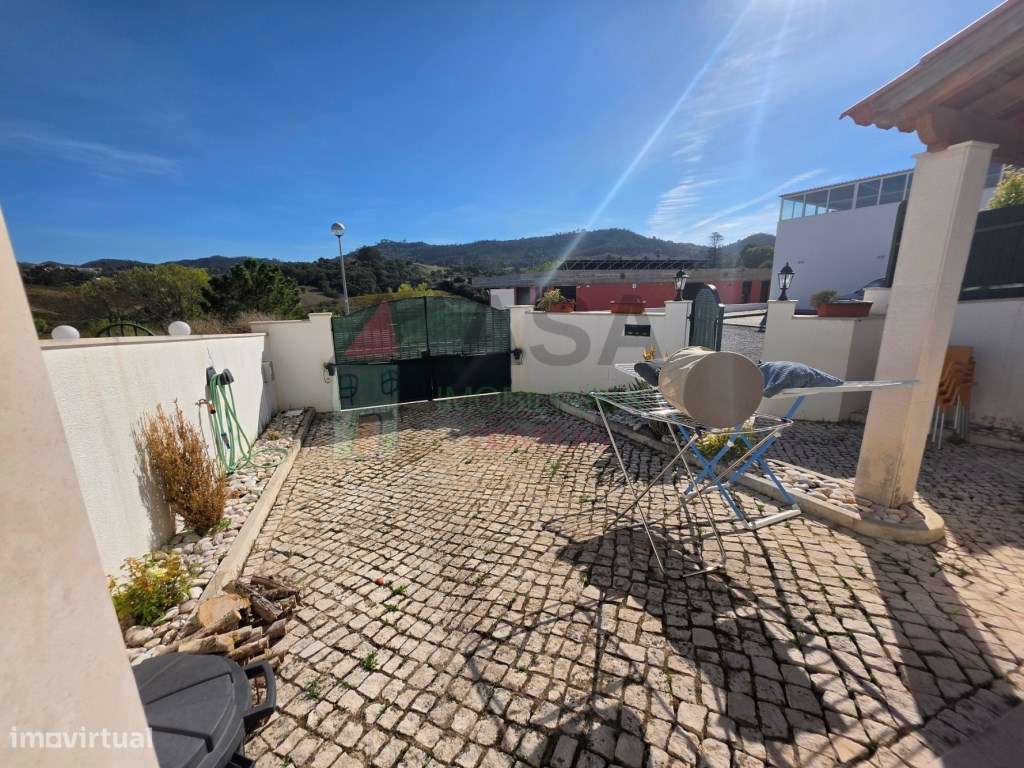 Moradia T4 com Garagem de 48 m² e Mais de 120 m² de Logradouro-54