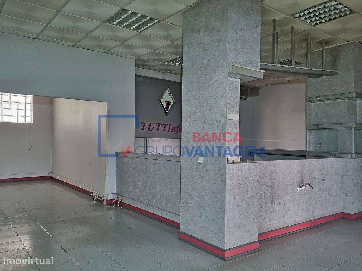 Loja 102 m² em Setúbal: Potencial Comercial ou Conversão em Habitaç... - Grande imagem: 4/19