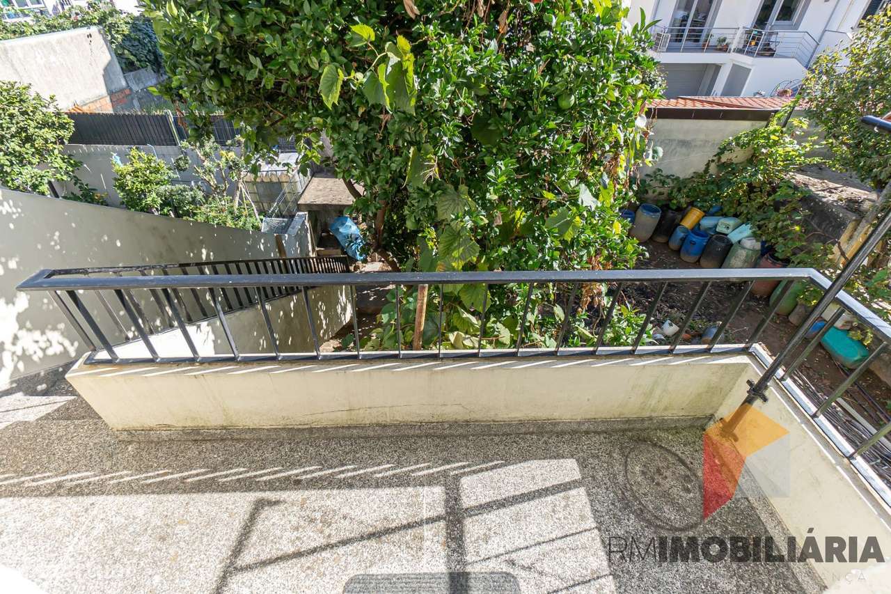 Moradia T4 em Vale de Ferreiros, Fânzeres-32