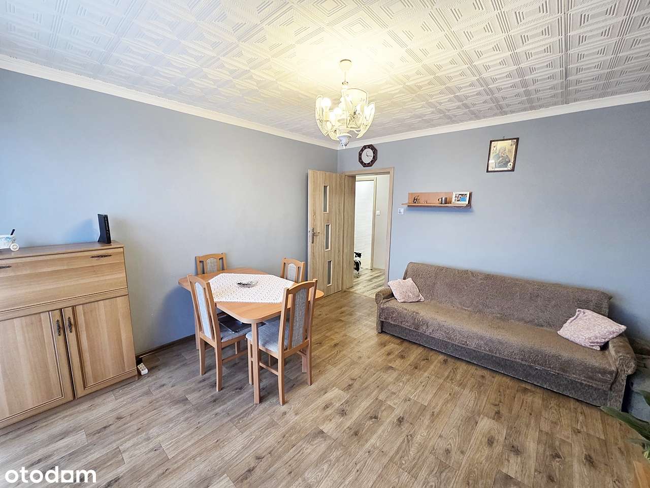 Z balkonem i budynkiem gospodarczym-3