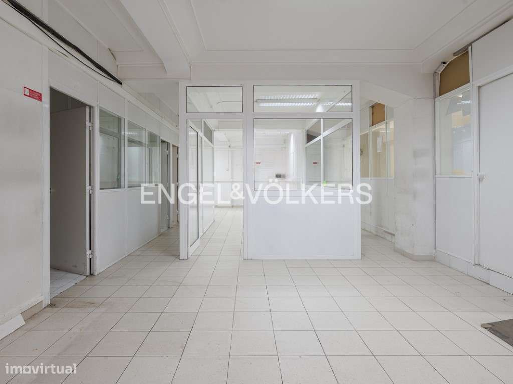 Amplo Espaço Comercial em Alvalade - Grande imagem: 4/27