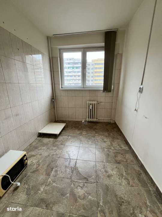 Bucur Obor- metrou la 1 min, 2 camere decomandat,-12