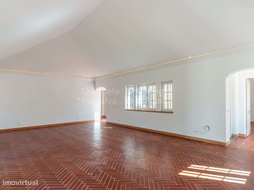 Moradia T6 com jardim e piscina para arrendamento em Cascais - Grande imagem: 3/31