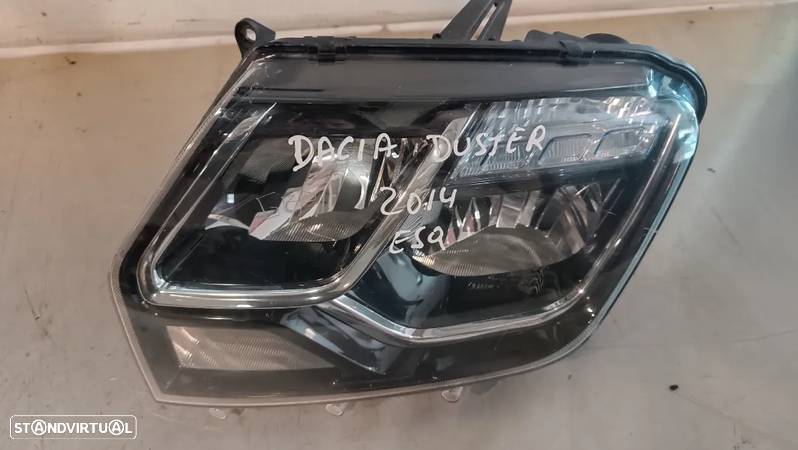 ÓTICA / FAROL DACIA DUSTER - ESQUERDO - 1