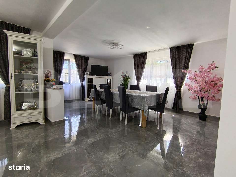 Casa cu 4 camere mobilata si utilata in suprafata de 237,9 mp - Imagine principală: 2/19