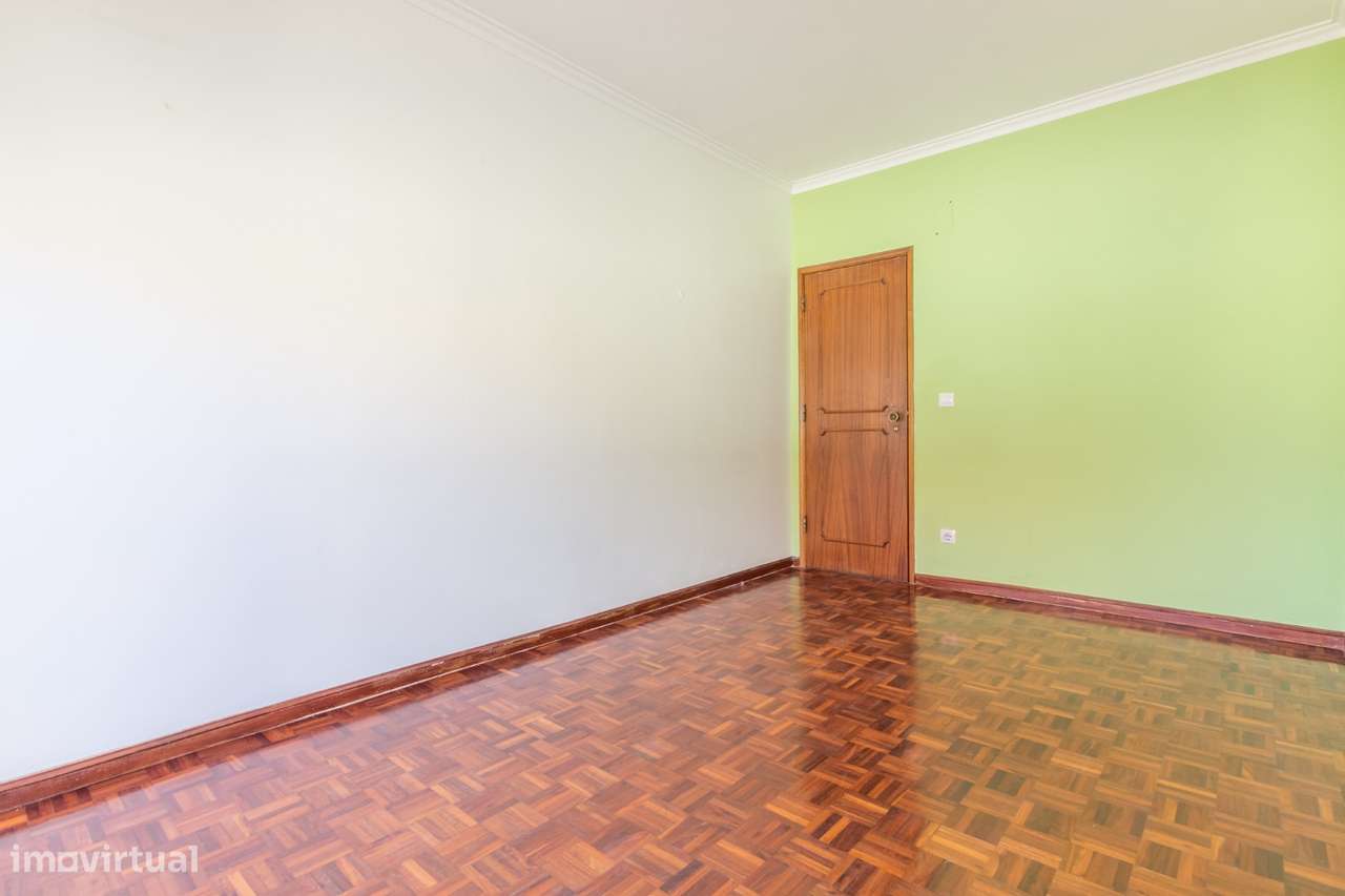 Moradia T3 + 1 em Vale Milhaços - Corroios com Garagem-12