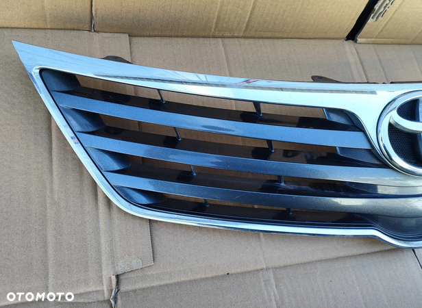 Atrapa Gril Grill Znaczek Toyota Avensis T27 2008- - 3