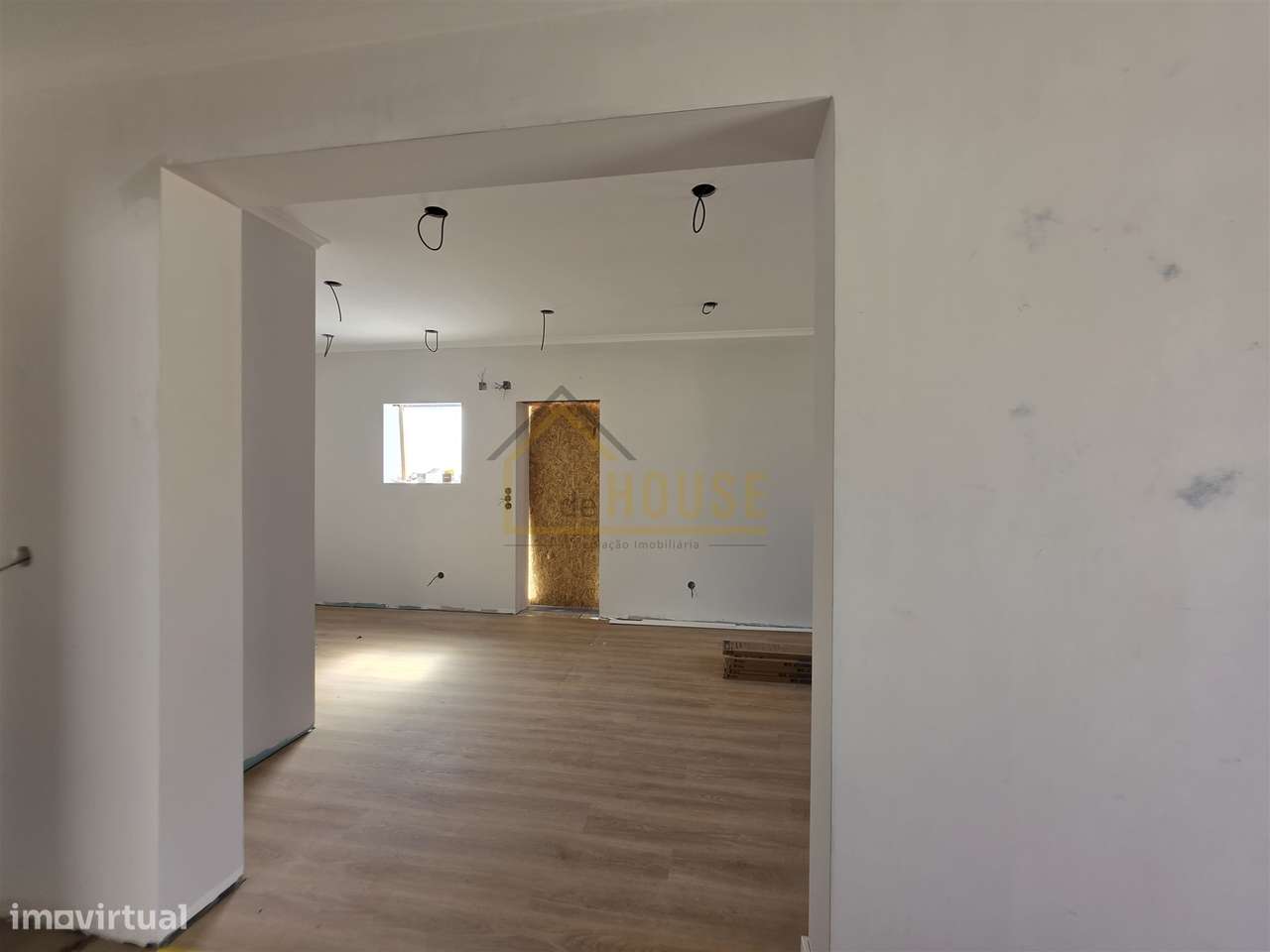 Moradia T2 com espaço exterior e adega-8