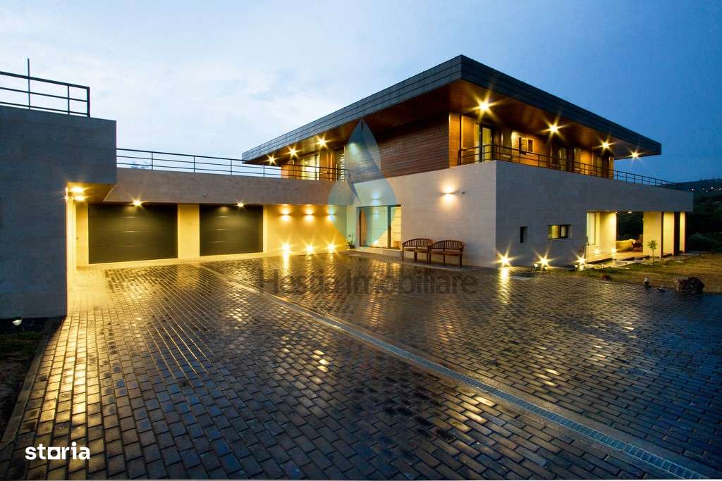 Vila eleganta tip ,,Smart Home", teren 7500 mp,Barnova -Iasi.-0