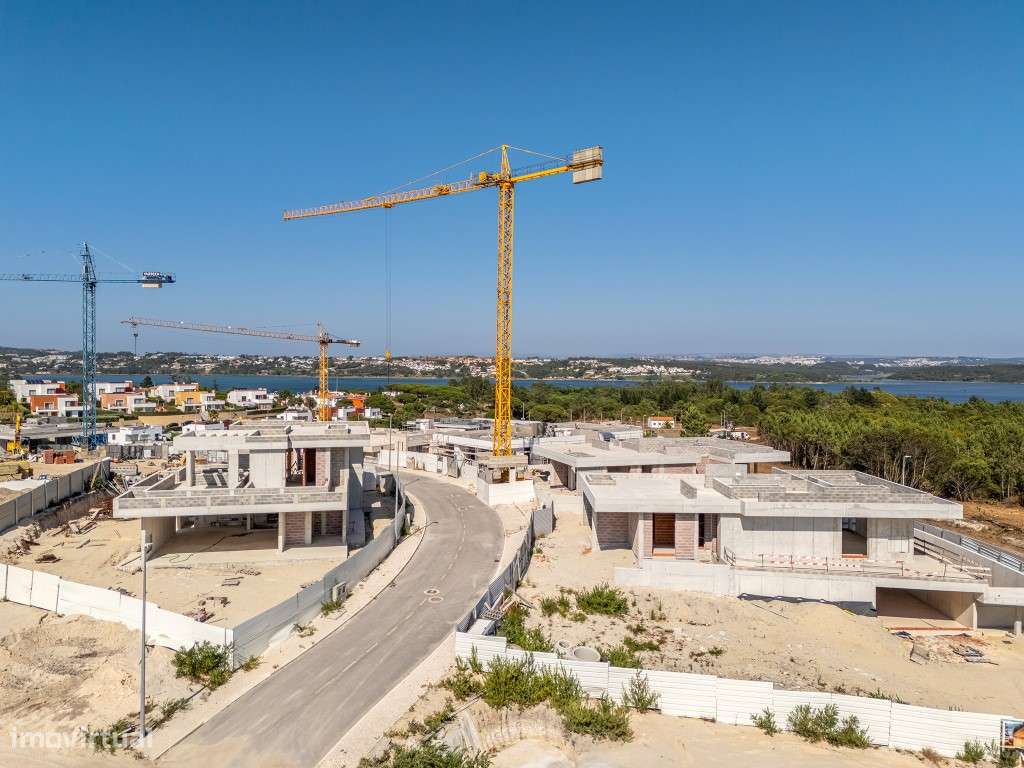 Lote com moradia iniciada junto à Lagoa de Óbidos, golfe e praia-48