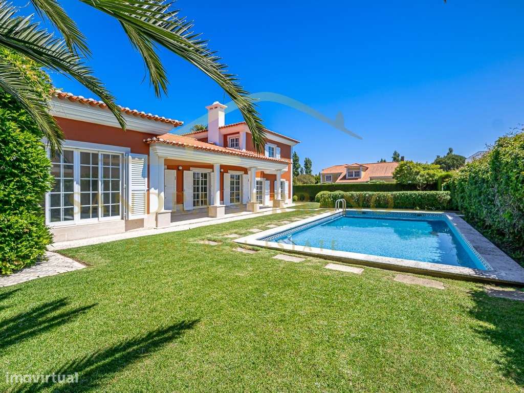 Moradia de traça tradicional com 7 assoalhadas-46