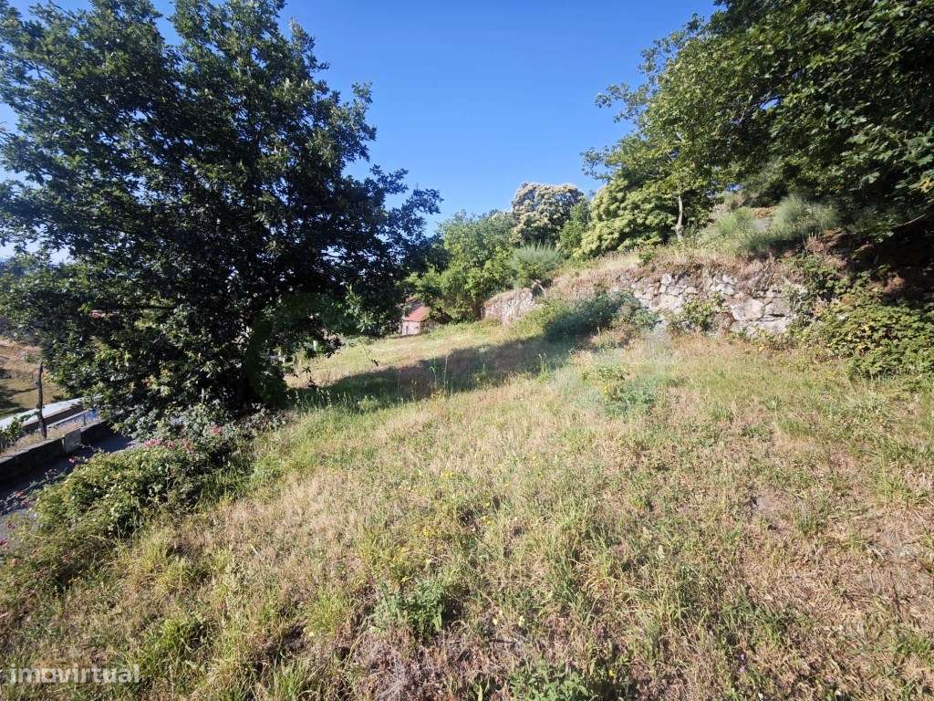 Moradia T3 com terreno em Vilar de Cunhas-40