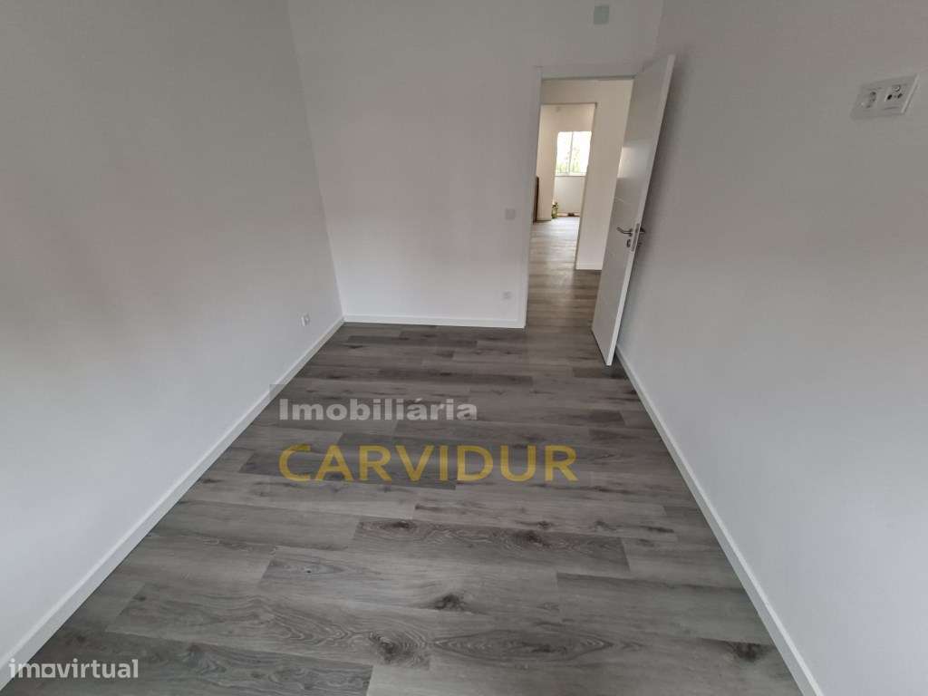 Baixa da Banheira T2 totalmente remodelado-14