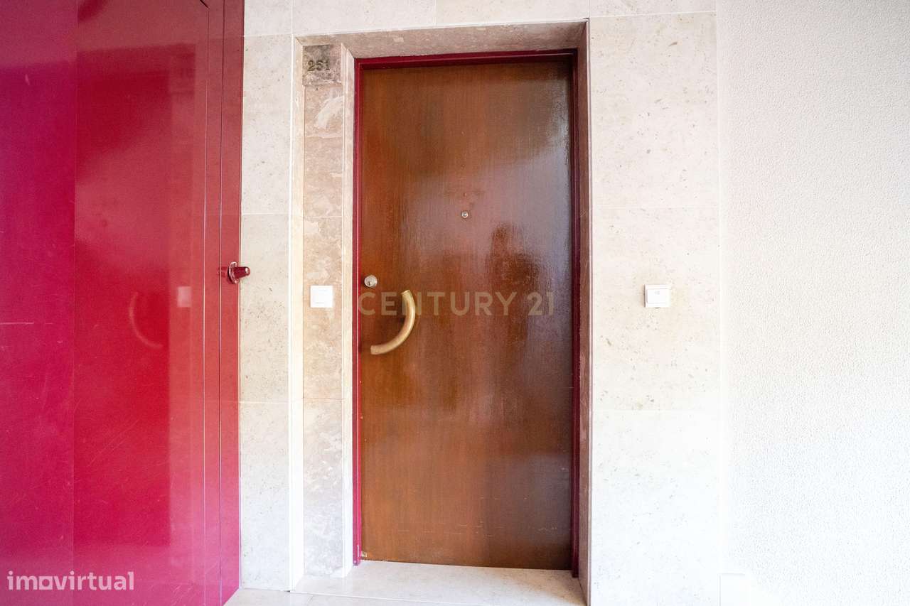 Apartamento T3 com Vista Mar – 5º Andar – A Dois Passos do Casino Esto-23