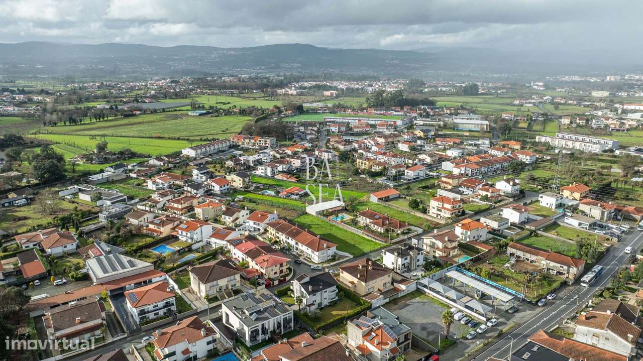 Lote de Terreno Urbano com 1.534m2 para construção de Moradia Individu-5