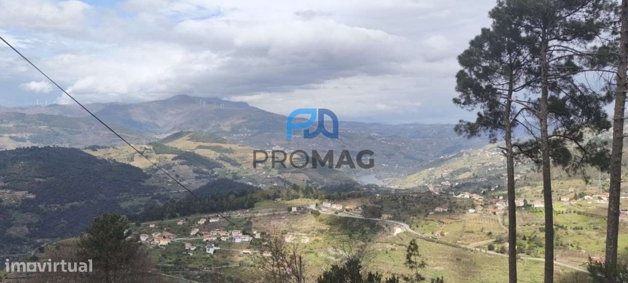 Terreno Urbanizável de 7959 m² com Armazém-35