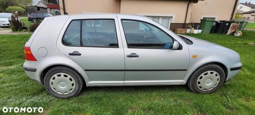 Volkswagen Golf - 3