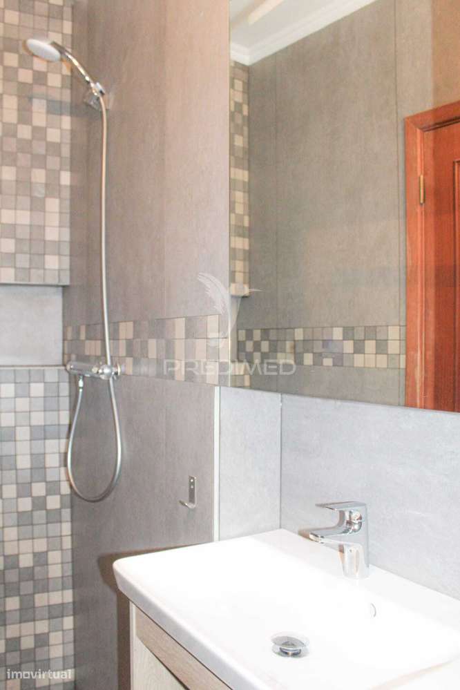 Terreno Urbano 511 m² com Moradia T2 (antigo T1) – Excelente oportu... - Grande imagem: 4/25