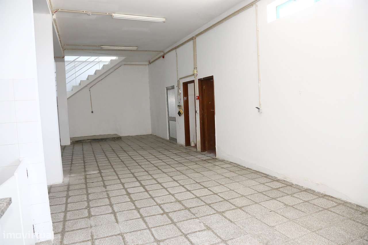 Armazém  Venda em Lustosa e Barrosas (Santo Estêvão),Lousada-17