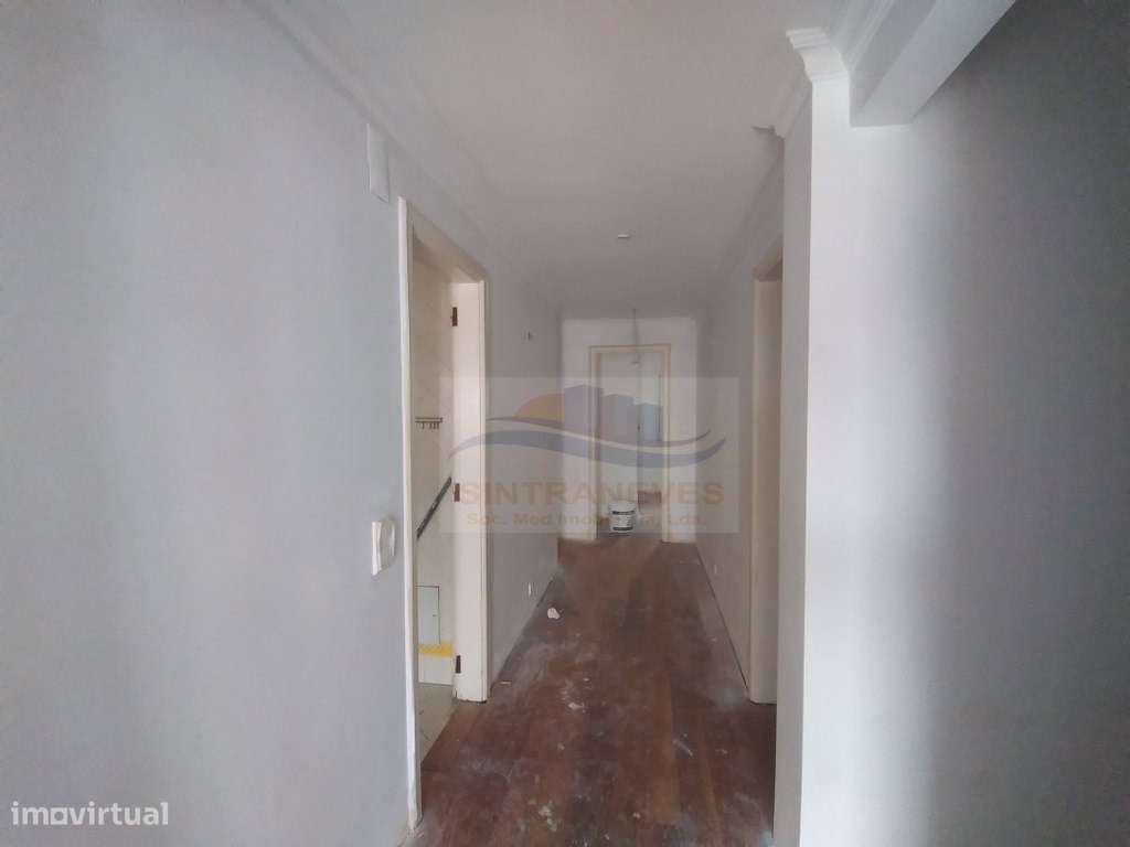 Lindo Apto T4 , totalmente remodelado num 1º andar, junto à Base Na...-6