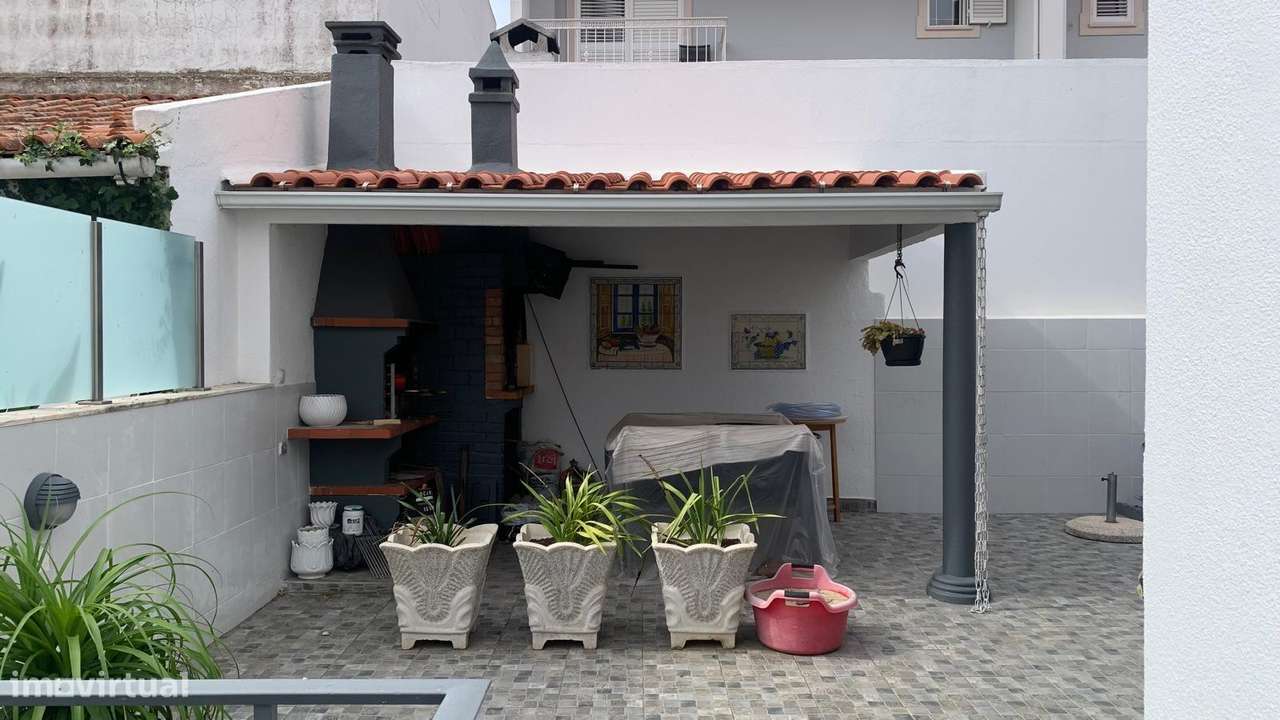 Moradia T3+1 em Vale de Milhaços-6