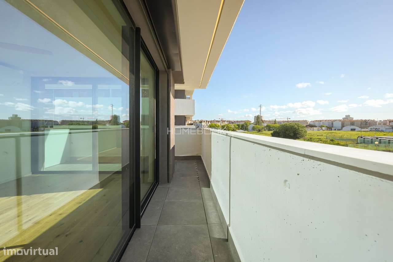 T2+1 de Design Moderno com Varanda | Localização Privilegiada-4