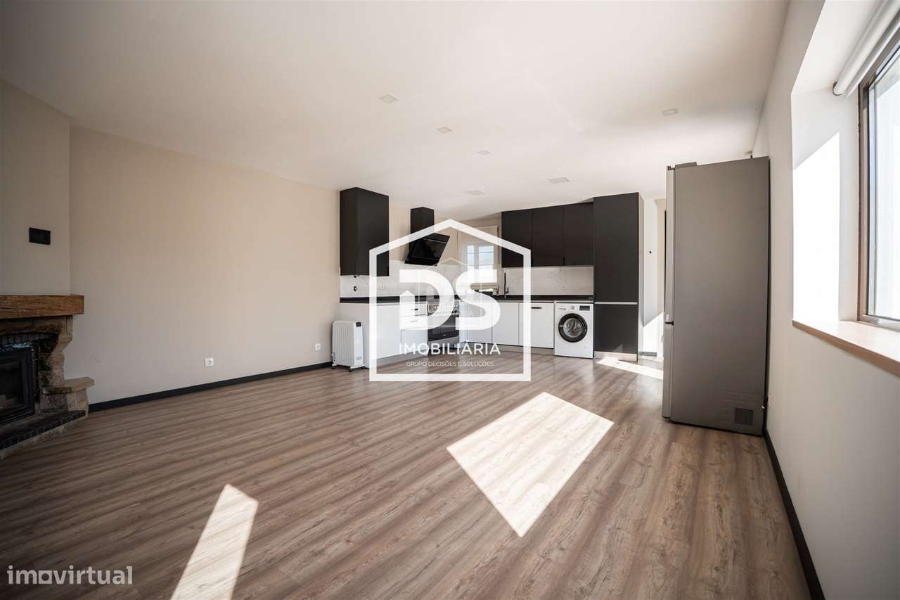 Moradia T4 + T1 com amplo terreno e espaços de lazer em Juncal, Porto-14