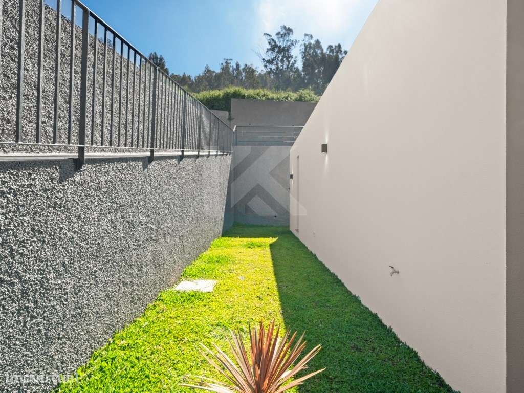 Moradia T3 com Piscina e Vista Mar no Arco da Calheta-29