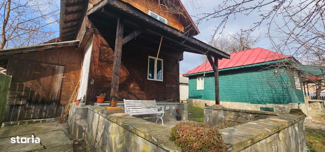 Vanzare casa cu 1895 mp teren, in Izvoarele