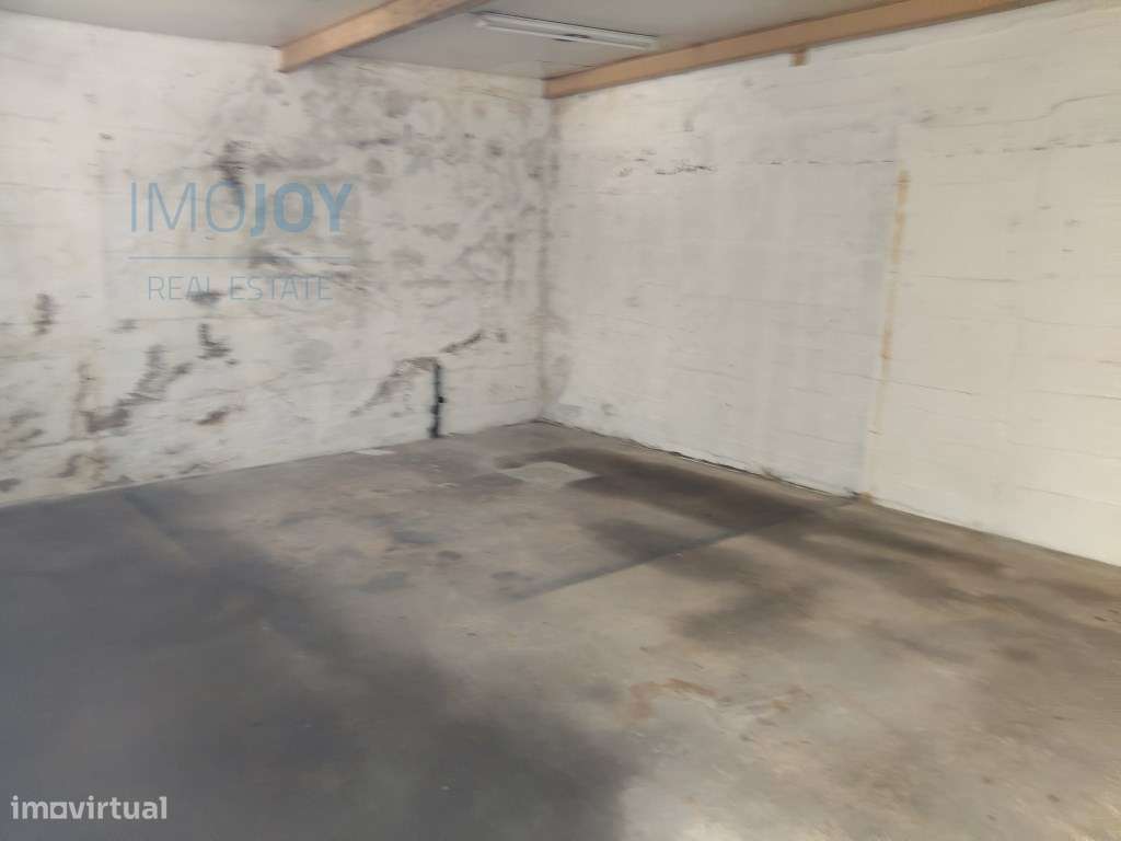 Espaço com Afetação de Habitação para Remodelar na Campanhã - Grande imagem: 4/25