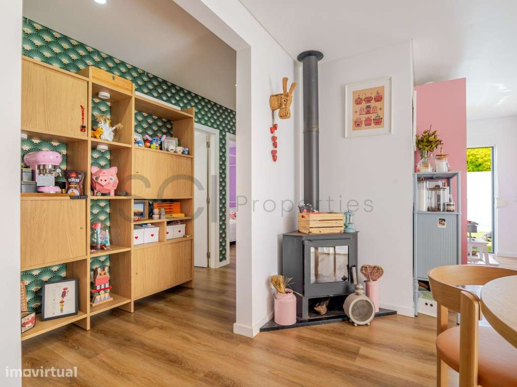 Moradia T3 com piscina nas Quintinhas, Charneca da Caparica. Estilo...-10