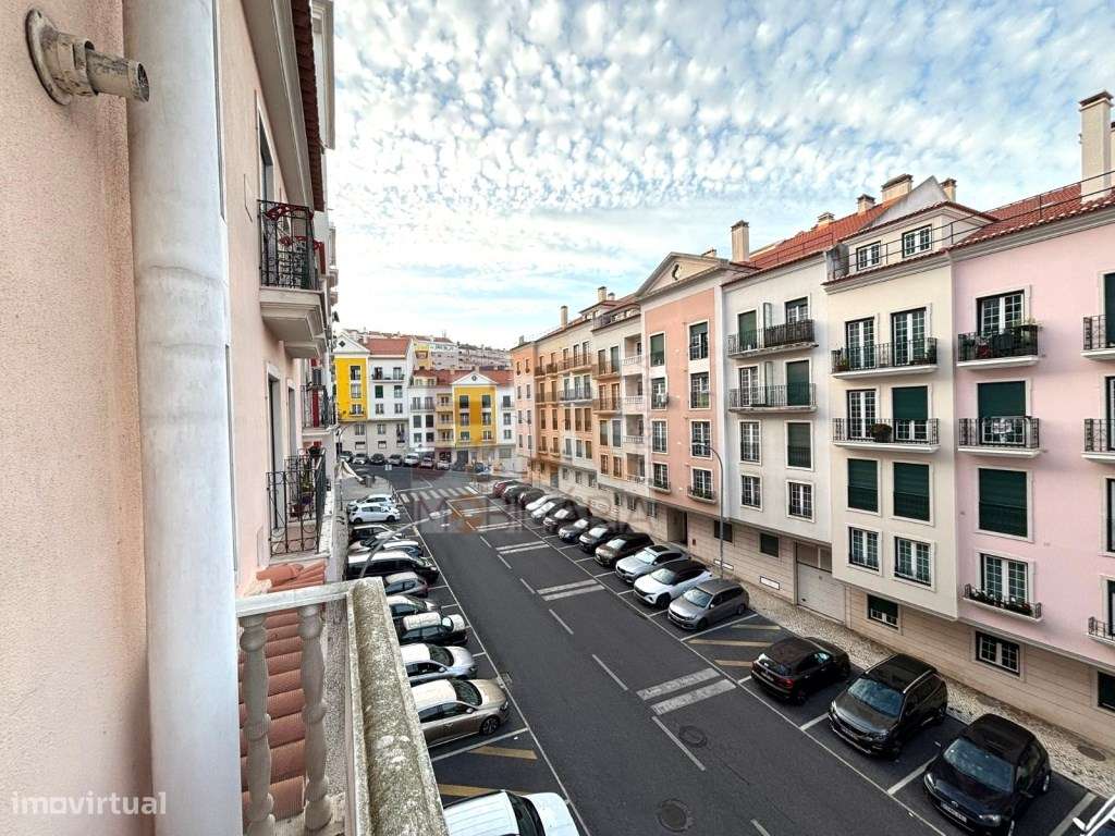 'Excelente' Apartamento T2 Moderno com Varanda ,Parqueamento Amadora-16