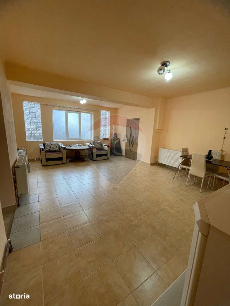 Casă spațioasă de vânzare pe strada Horea - Imagine principală: 2/17