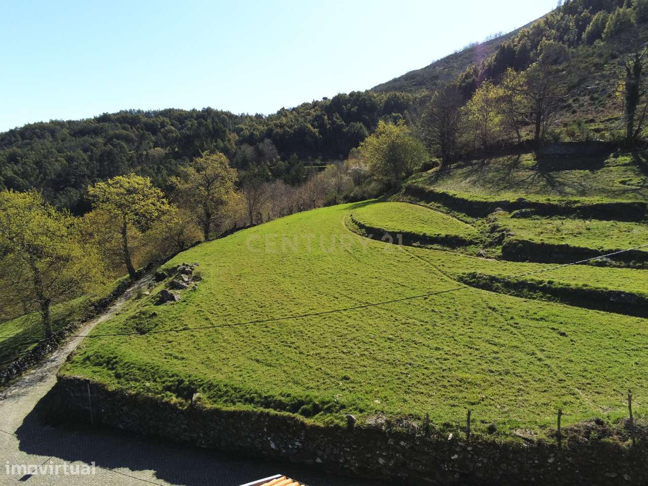 2 Terrenos um com 3.500m2  para construção e outro 1500m2  zona Gerês - Grande imagem: 2/24