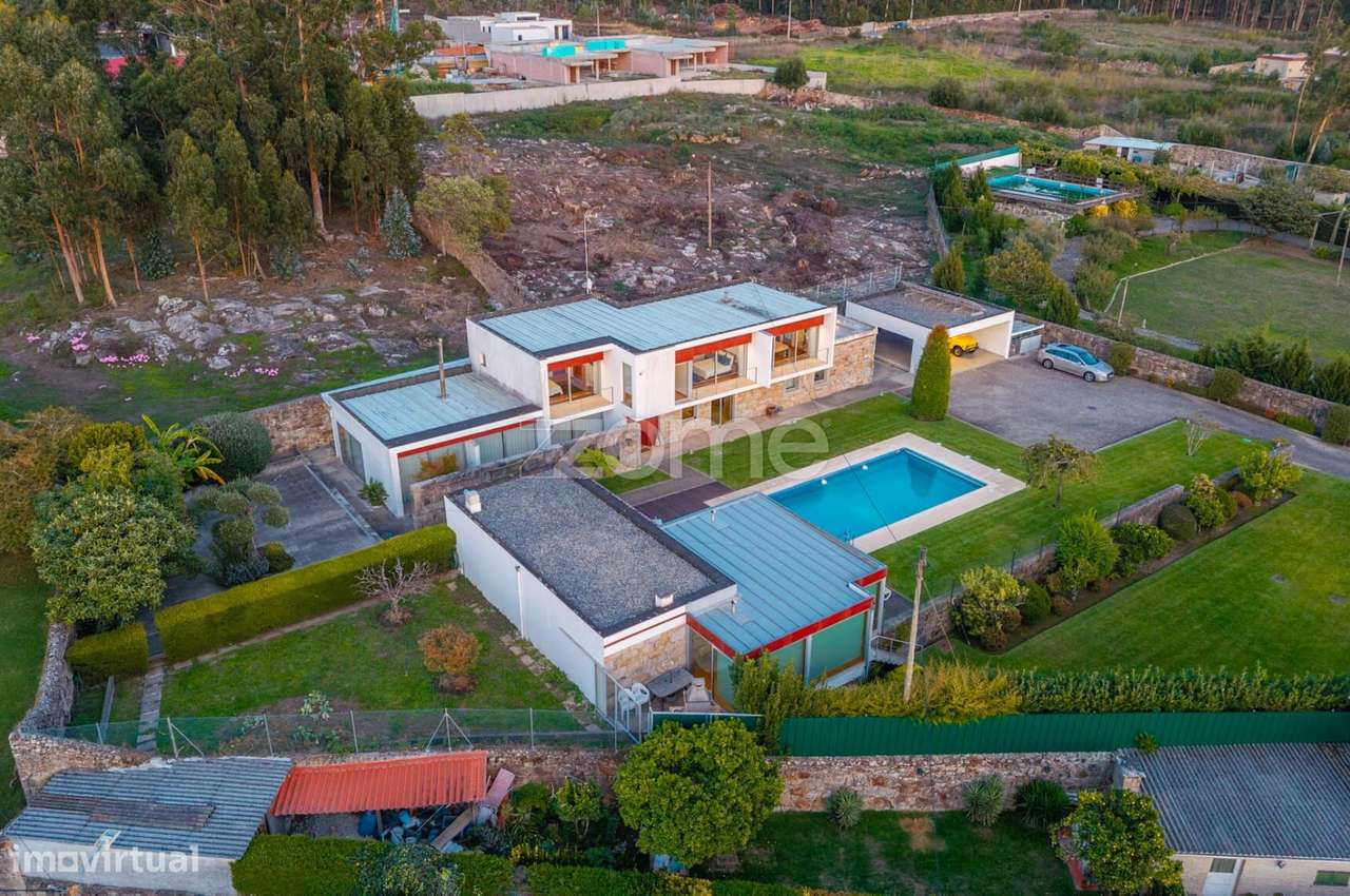 Moradia T4 com piscina | Esposende-31