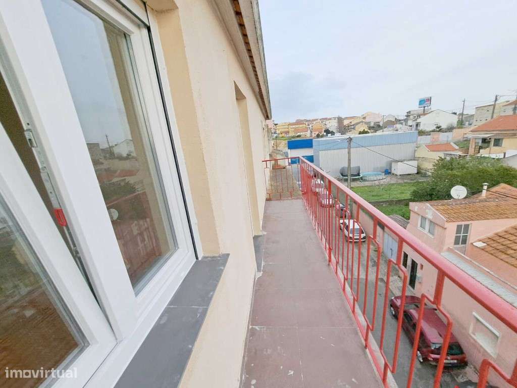 Apartamento T2 com varanda para venda em Camarate, Loures - Lisboa-23