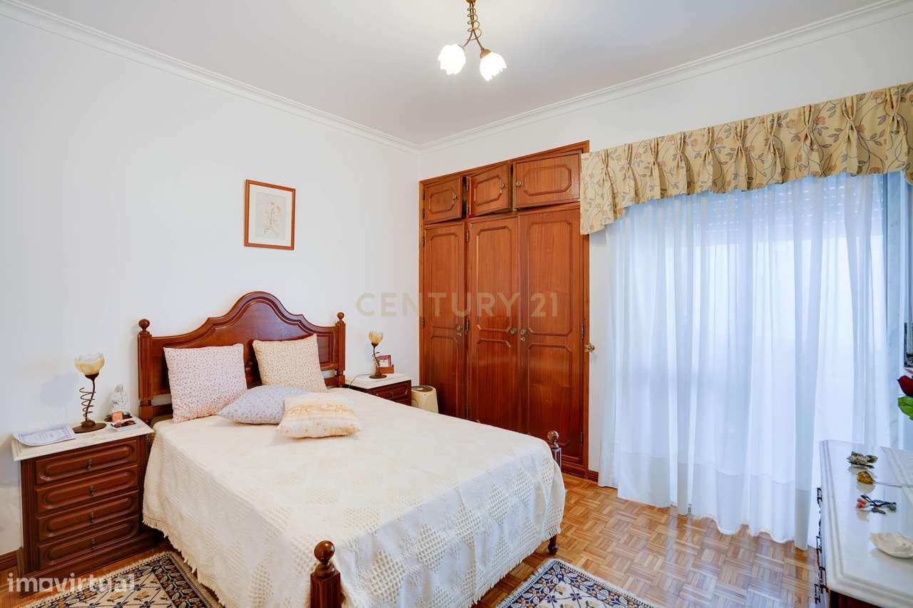 APARTAMENTO T3 COM GARAGEM E ARRECADAÇÃO - CASAL DO CHAPIM - ODIVELAS-15