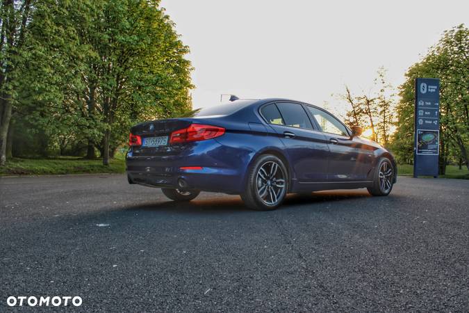 BMW Seria 5 520d Sport Line - 6