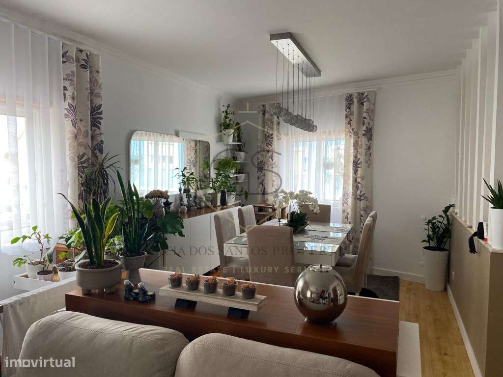 Moradia T3 + 1 Central com 2 Lugares de Garagem e Excelente Localiz... - Grande imagem: 2/19