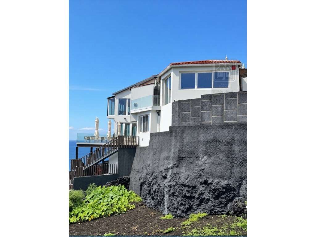 Edifício com BAR RESTAURANTE à beira mar para VENDA - Lajes do Pico... - Grande imagem: 2/18