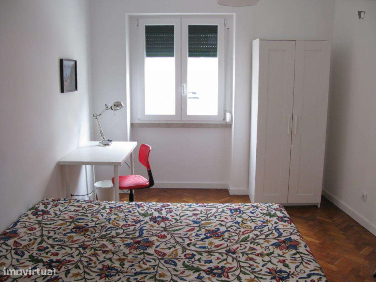 Quarto - localizado em Penha Lisbon - Grande imagem: 2/12